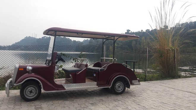 Amid fund crunch, battery cars launched around Mansar Lake