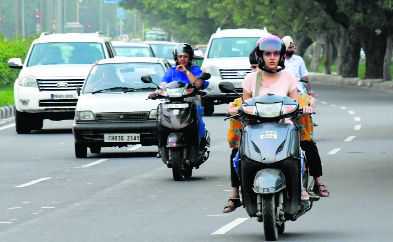 It is official, Sikh women need not wear helmet now