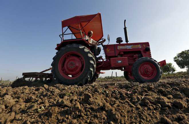 Govt notifies dual fuel usage for agri, construction vehicles