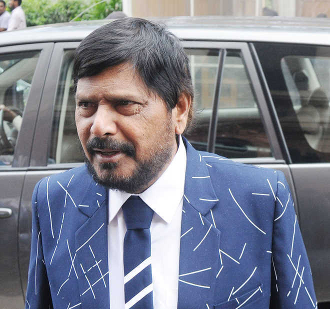 Man tries to slap Union Minister Ramdas Athawale in Pune, detained