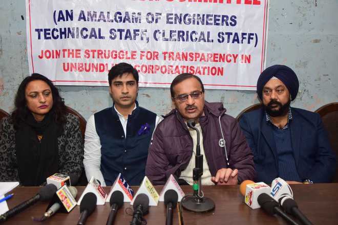 End bias against Jammu, power workers urge state
