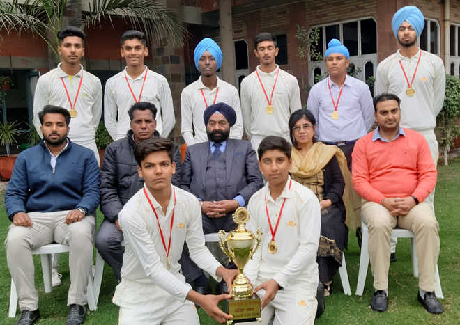 Dashmesh School lift state cricket trophy