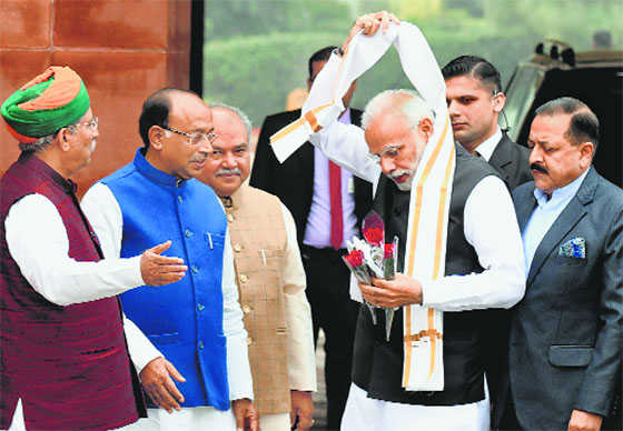 LS, RS pay tributes to Vajpayee
