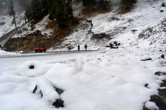 Minimum temperatures sharply to Kashmir Valley