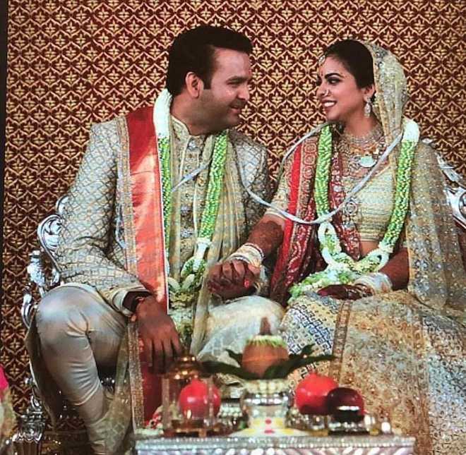 First pictures from Isha Ambani-Anand wedding