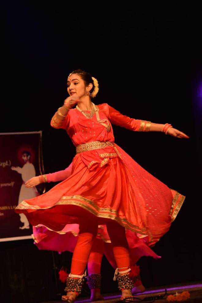 Dancers pay tributes to kathak guru