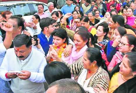In Karnal, hubbies come in handy for candidates