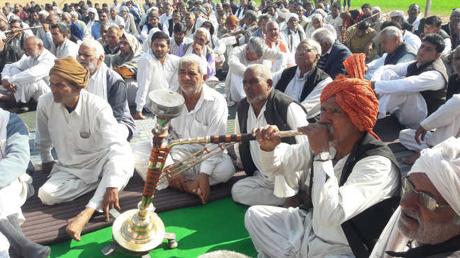 Panchayat of 12 villages protests against varsity regional centre