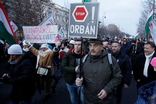 Thousands protest ‘slave law’ in Budapest