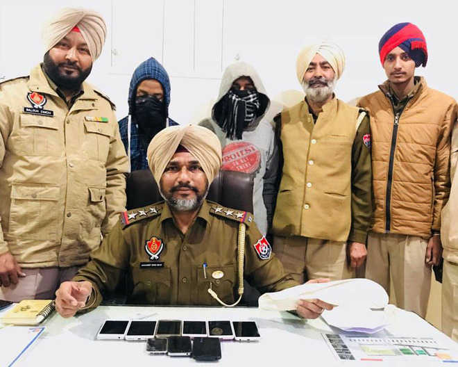 Two mobile snatchers nabbed, 9 stolen phones recovered