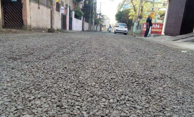 Poor quality material used in road re-carpeting: Residents