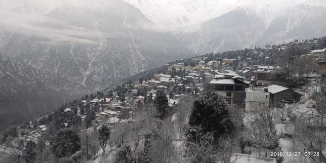 Manali, Kalpa receive fresh snow
