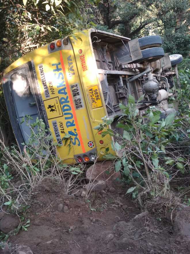 35 students on way to attend PM''s rally in Dharamshala injured as bus overturns