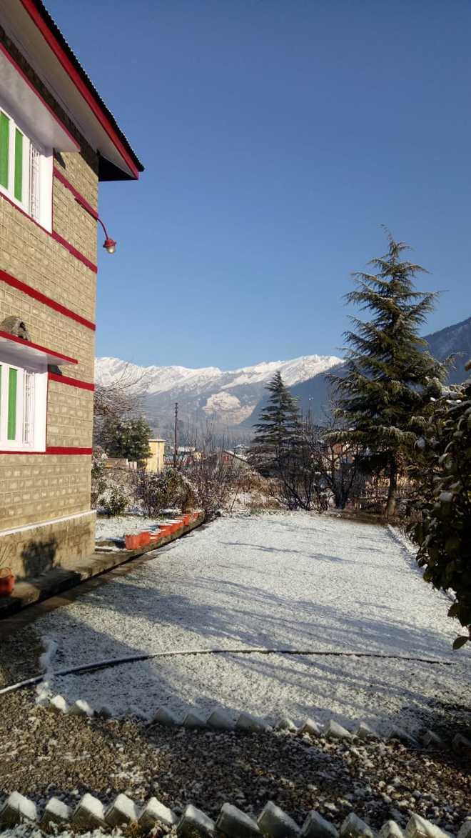 Tourists elated as Manali, nearby hills in Himachal Pradesh receive more snow