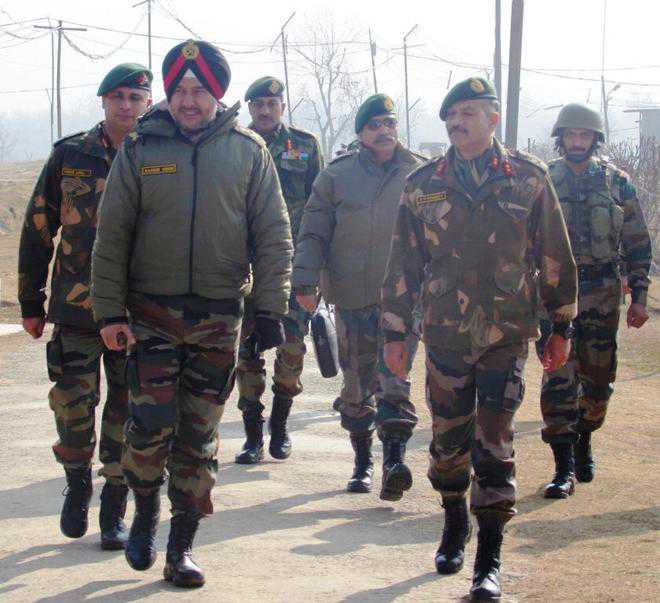 Lt Gen Ranbir reviews Valley security, interacts with troops : The ...