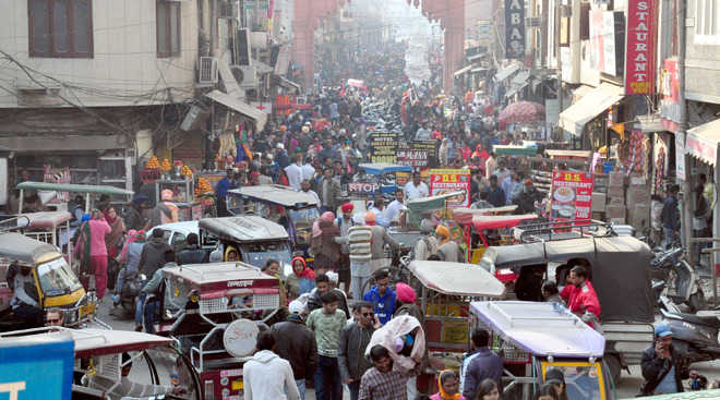 Encroachments on Jallianwala Bagh road leave commuters crawling : The ...