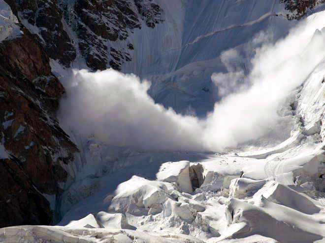 3 soldiers killed in Machil avalanche