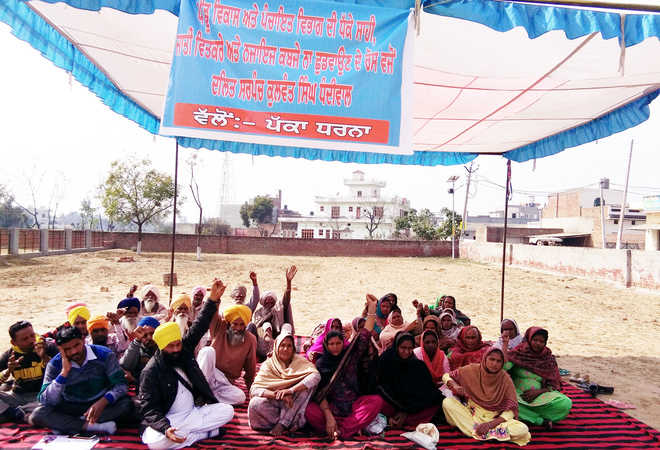Sarpanch leads protest against encroachments