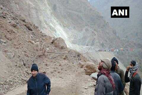 J&K highway closed after landslide in Ramban; 300 vehicles stranded