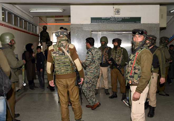 LeT militants strike outside Srinagar hospital; free Pak terrorist, kill 2 cops