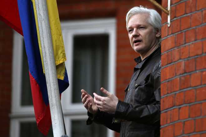 Assange loses legal bid to overturn UK warrant