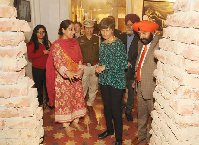 Harinder Sidhu meets Partition survivors, visits museum