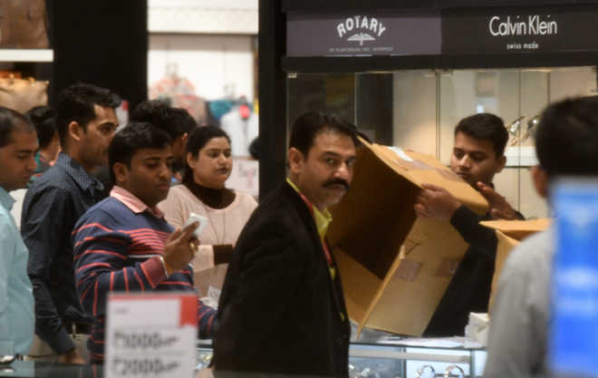 ED sleuths raid Gitanjali counter at Elante mall