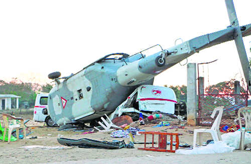 Copter on rescue mission crashes, 13 die