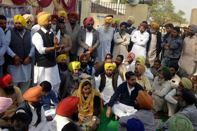 Name Cong leaders collecting ‘goonda tax’: Khaira to Capt