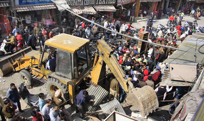 MC demolition drive in Meena Bazaar