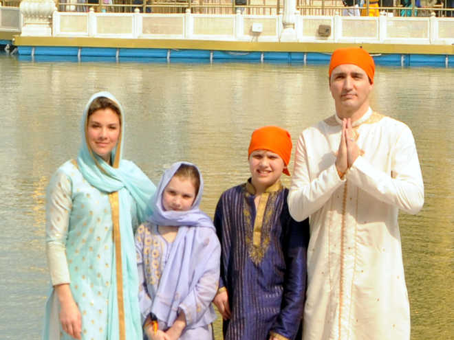 Canadian PM Trudeau, family visit Golden Temple; perform ''sewa''