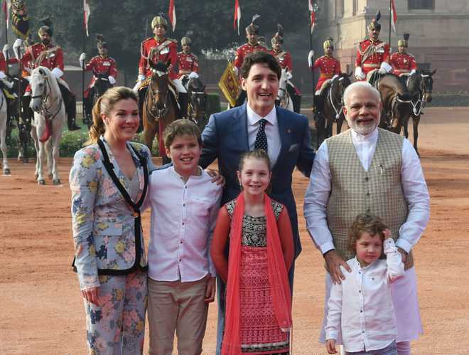 No ''cold-shouldering'': Narendra Modi greets Trudeau with a hug