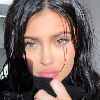 Kylie Jenner''s tweet cost Snapchat $1.5 bn