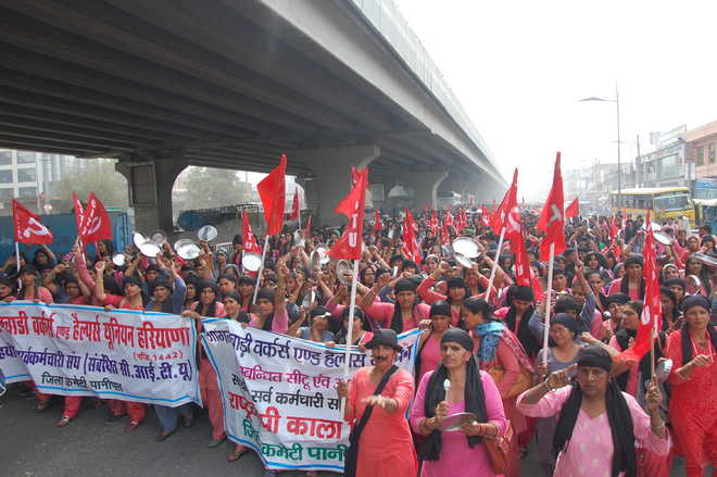 Anganwari workers, Nagar Palika staff protest in Panipat