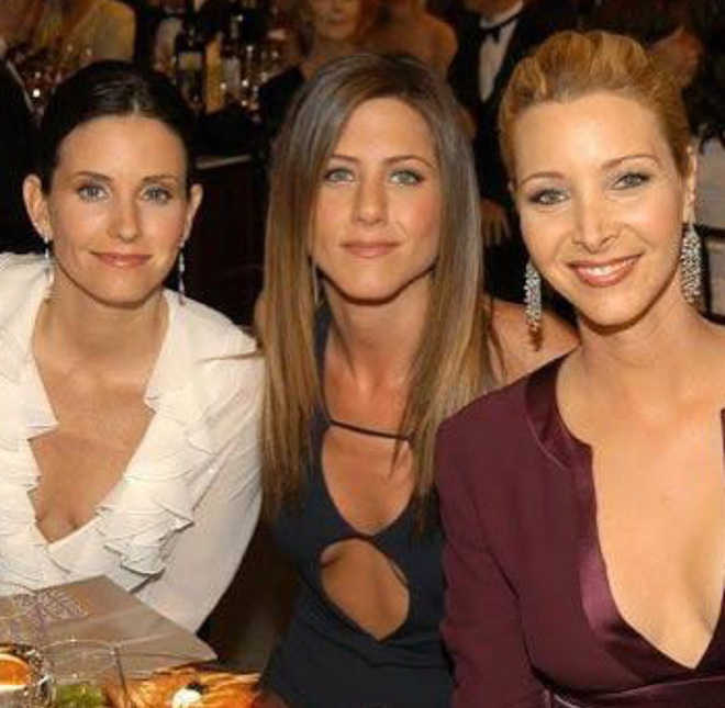 Courteney Cox, Lisa Kudrow and Jennifer Aniston have a text chain