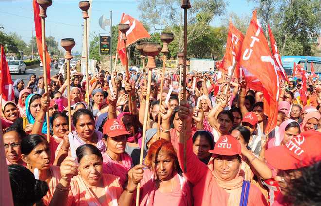 Anganwari workers take out torchlight procession : The Tribune India