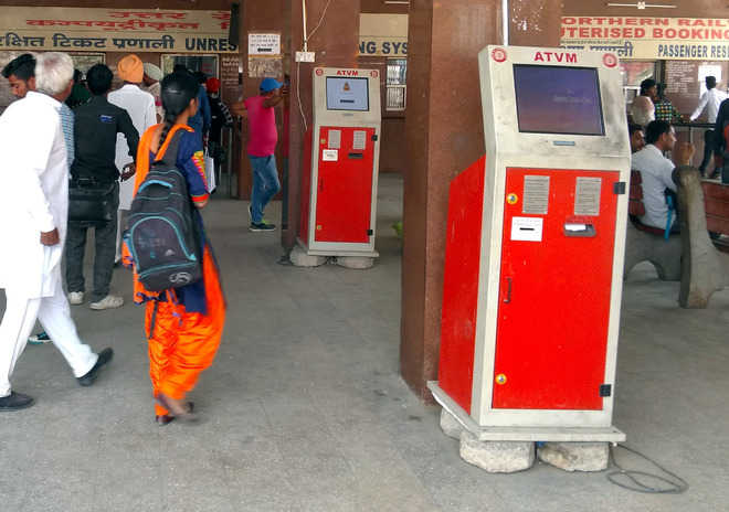 Rly passengers suffer as ticket vending machines not working