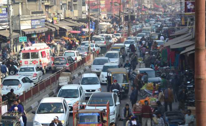 Traffic jams: A routine affair in Field Ganj
