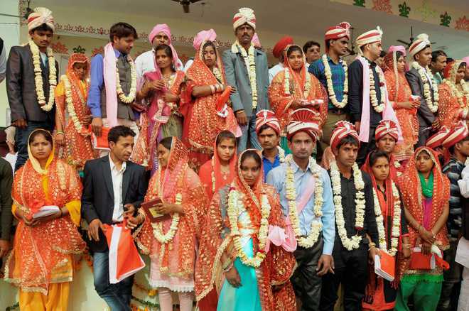 1100 couples tie knot in mass wedding in Chhattisgarh : The Tribune India