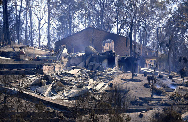 Australian wildfires raze dozens of homes