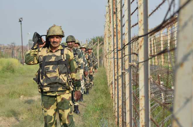 BSF nabs 2 Pakistani smugglers in Jalalabad; seizes narcotics, arms