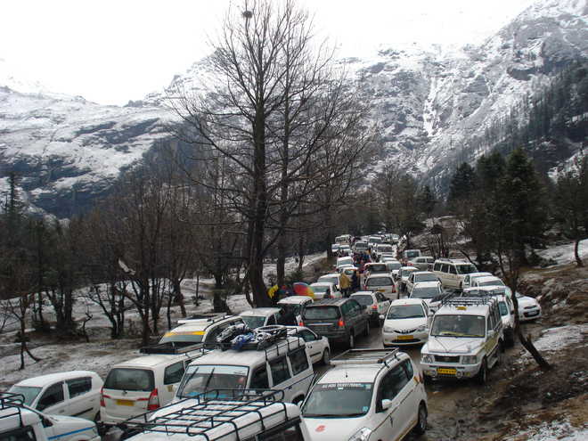Snow halts Leh road-clearing op