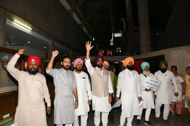 Noisy scenes in Punjab Assembly as SAD, AAP MLAs stage walkout