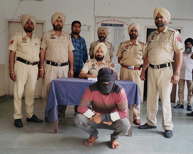 Notorious criminal lands in police net, pistol recovered