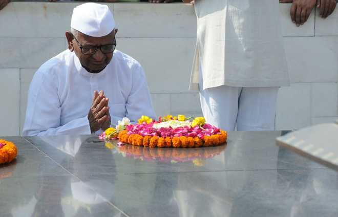 Anna Hazare sits on indefinite hunger strike for Lokpal