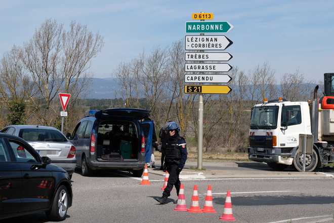 3 killed, suspected IS gunman shot dead after hostage siege in France