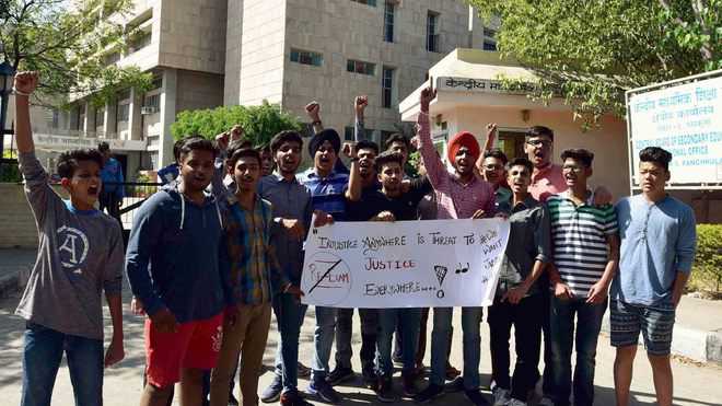 Cancellation of exams: Students protest outside CBSE office