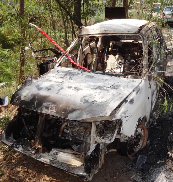 Car catches fire after collision with truck - The Tribune