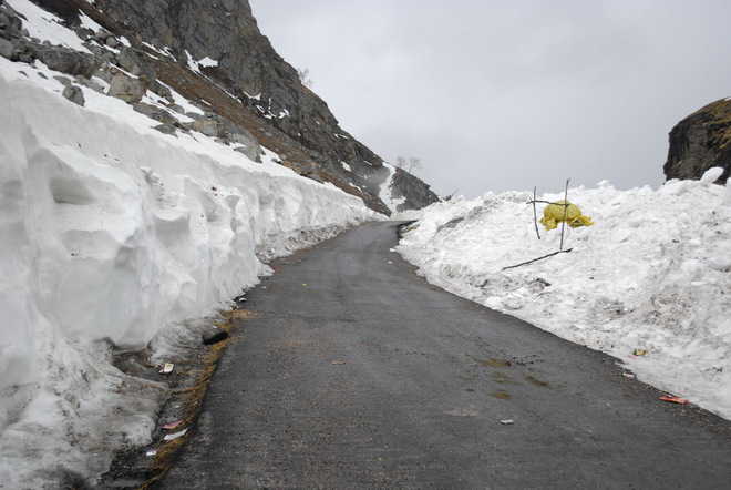 Rohtang Pass to open to traffic in a week