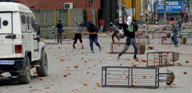 Clashes in four colleges over Shopian killings